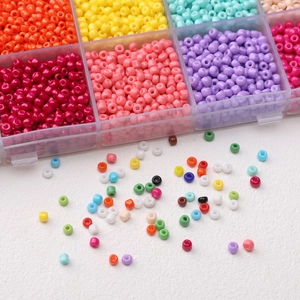 Vue détaillée de dessus de perles de verre de 3 mm et kit de bricolage de bijoux en acrylique