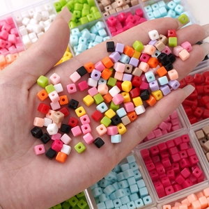 5mm bunte Acryl-Würfelperlen für DIY-Schmuck mit praktischer Aufbewahrungsbox