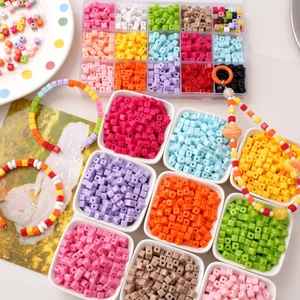 5mm bunte Acryl Quadratperlen Set mit 24 Farben Aufbewahrungsbox für DIY Schmuck