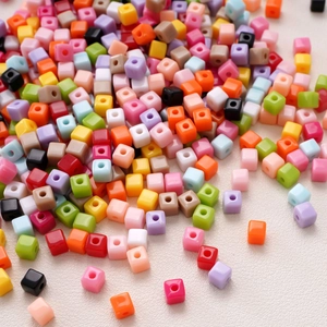 Mix aus 5mm bunten Acryl-Würfelperlen für DIY-Handarbeit, Armbänder und Schmuckzubehör