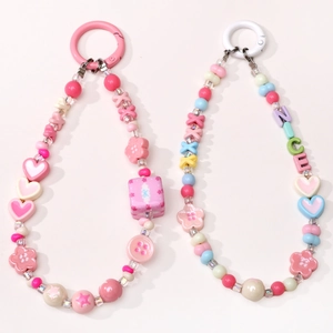 DIY bunte Acryl-Perlenarmbänder mit Herz-, Blumen- und XOXO-Anhängern für Handys