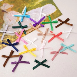 Bunte 2,5x2cm Mini-Polyester-Satin-Schleifen für DIY-Haarschmuck und Bastelarbeiten