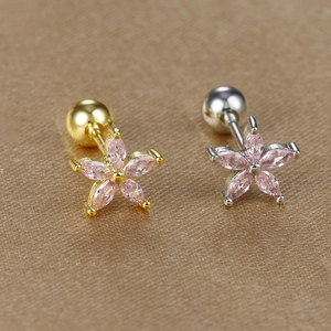 Detail von floralen Ohrsteckern mit rosa Markiseschliff und Kugel-Schraubverschluss