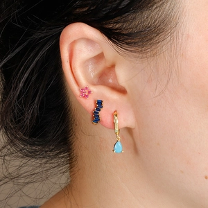 Ins-Stil vergoldetes Ohrring-Set mit rosa Blume, blauen Zirkonen und Tropfenanhänger