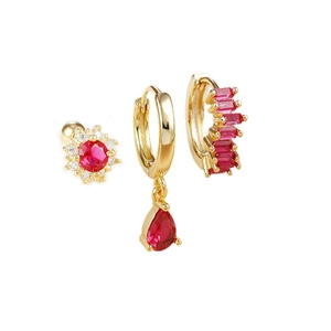Dreiteiliges vergoldetes Ohrring-Set mit roten Zirkonia-Tropfen und Blumensteckern