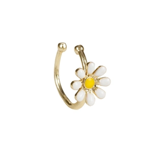 Charmanter goldener Gänseblümchen-Ohrclip mit weißen Emaille-Blüten und gelben Zirkonien