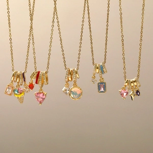 Exquisite goldene Halsketten mit Herz-, Stern- und Eistüten-Anhängern und rosa Steinen