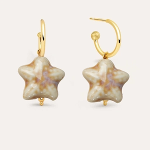 Starfish shell charm C-shaped gold hoop earrings with beige and purple textures
