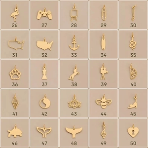 Détail de 25 pendentifs variés en alliage doré pour la création de bijoux personnalisés