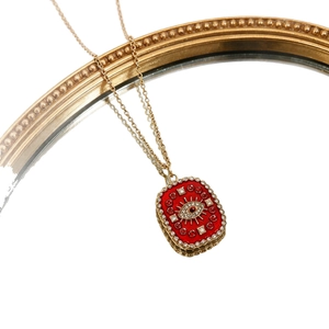 Vintage Goldkette mit rechteckigem Anhänger aus rotem Emaille und Auge-Schutzsymbol
