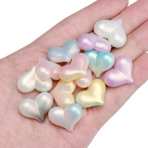 Perline in resina a forma di cuore con sfumatura pastello da 23mm per gioielli fai-da-te