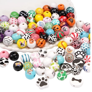 Assortiment bedrukte houten kralen met sport-, dieren- en feestmotieven voor doe-het-zelf