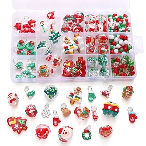 Kit de joyas navideñas DIY con dijes de Papá Noel, árboles y cuentas en caja organizadora