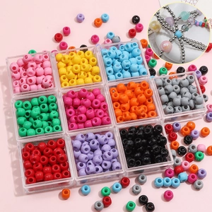 Ensemble de perles en acrylique colorées en boîte de rangement pour bijoux DIY et bracelets
