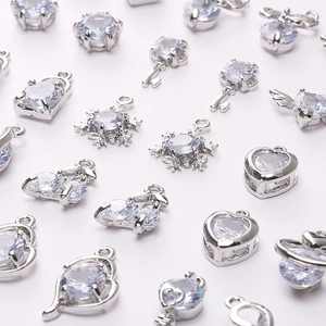 Pendentifs en alliage argenté avec zircons en forme de cœur et papillon pour bijoux DIY