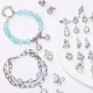 Pendentifs cœur et clé en zircon avec bracelets en perles bleu clair pour création bijoux