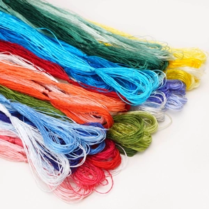 8-kleurenset van premium moerbeizijde borduurgaren voor DIY-handwerk en verfijnde naaikunst