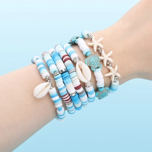 Mehrlagiges Ozean-Armband-Set mit Seesternen, Muscheln und Schildkröten am Handgelenk