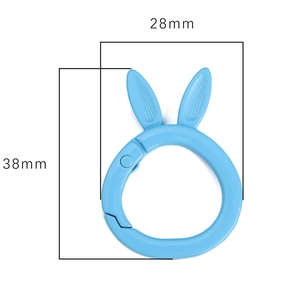 Blauwe konijnenveerring van legering met afmetingen van 38mm bij 28mm
