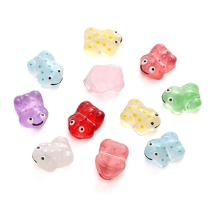 Vue détaillée de perles grenouilles colorées en verre pour bijoux DIY et accessoires
