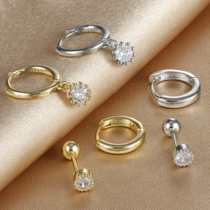 Set di orecchini in argento S925 con pendenti in zircone e cerchi dal design minimal