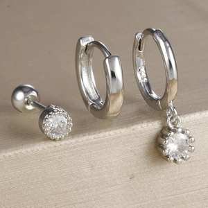 Set di tre orecchini in argento S925 con scintillanti pietre di zirconia cubica tonde