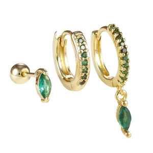Ensemble de trois boucles d'oreilles dorées avec zircon vert marquise et créoles en cristal