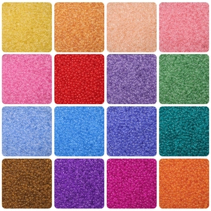 Dettaglio di 16 colori vivaci di perline di vetro trasparente per la creazione di gioielli