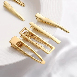 Set mit 14K vergoldeten minimalistischen Haarklammern mit quadratischen Metall-Designs