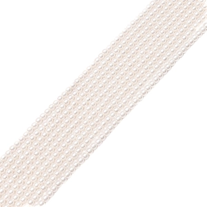 Dettaglio di perle tonde bianche lucide per la creazione di gioielli fai da te