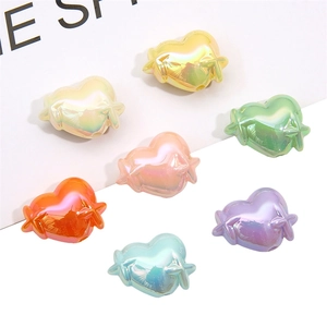 Incantevoli perle a cuore in acrilico cangiante con rilievo a stella per gioielli DIY