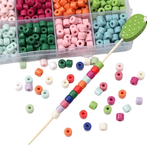 Bunte 6mm zylindrische Acrylperlen in einer Sortierbox für DIY Schmuckherstellung