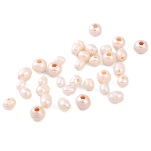 Perles d'eau douce roses naturelles pour la fabrication de colliers et bijoux DIY sur blanc