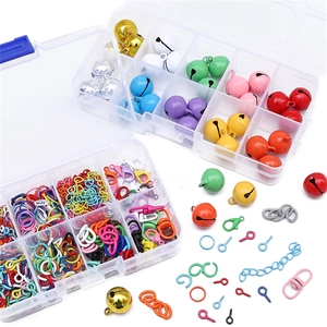 Set de ganchos de llavero coloridos con cascabeles y anillos para bisutería DIY