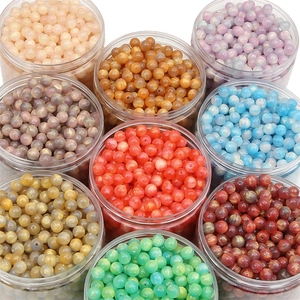 Perles rondes en résine colorée pour bijoux DIY dans des bocaux transparents