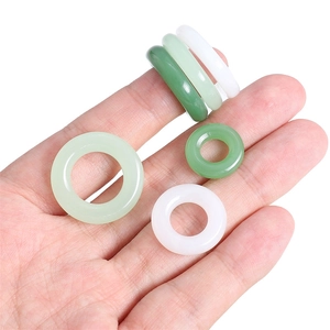 Jade-ähnliche Glasring-Anhänger für DIY-Schmuck in grünen und weißen Farben