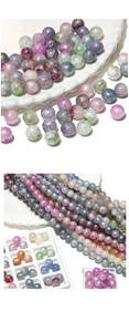 Detailansicht bunter Crackle-Glasperlen für DIY-Schmuck mit sanftem irisierendem Glanz