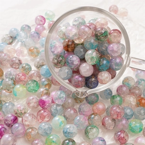 Bunte Glasperlen mit Crackle-Effekt im Glas für handgefertigte DIY-Schmuckstücke