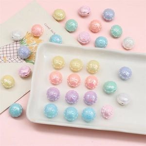 Perles colorées en acrylique avec gravure Rich et bords festonnés pour bijoux DIY