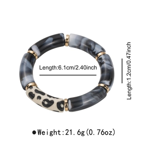 Detailed dimensions of marble resin stretch bracelet with golden metal spacers