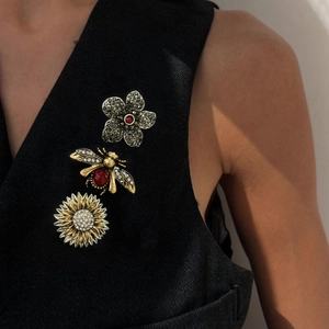 Vintage Alloy Rhinestone Brooch Set For Women Sunflower Bee Star Moon Flower Brooches Luxury Fashion Clothing Accessories