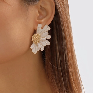 Vintage Alloy Enamel Floral Stud Earrings For Women 3D Daisy Flower Earrings Party Wedding Jewelry Accessories