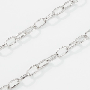 Macro detail of high-polish silver paperclip chain link texture and craftsmanship