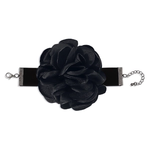 Collier ras du cou élégant en velours noir avec une grande fleur rose en tissu 3D