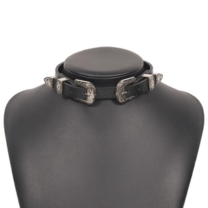 Collana choker in pelle nera con fibbia in metallo inciso vintage e doppi anelli in stile