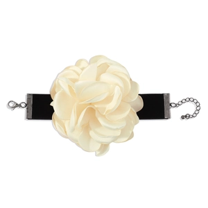 Collier ras du cou élégant en velours noir avec rose en tissu crème et chaîne réglable