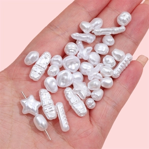 Sélection de perles baroques blanches en ABS aux formes variées pour création de bijoux
