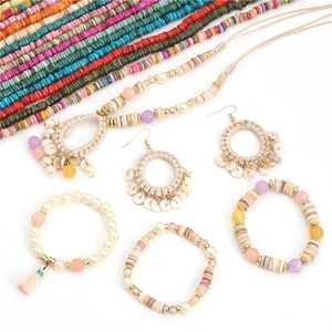 Parure de bijoux bohème avec coquillages naturels et perles colorées pour collier et bracelet