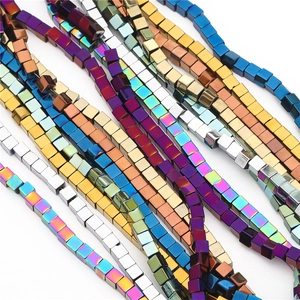 Bunte galvanisierte Hämatit-Würfelperlen mit Metallic-Glanz für DIY-Schmuckherstellung