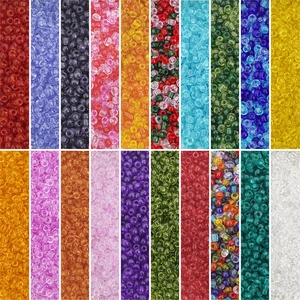 Détail macro de perles de verre colorées de haute qualité pour la création de bijoux DIY